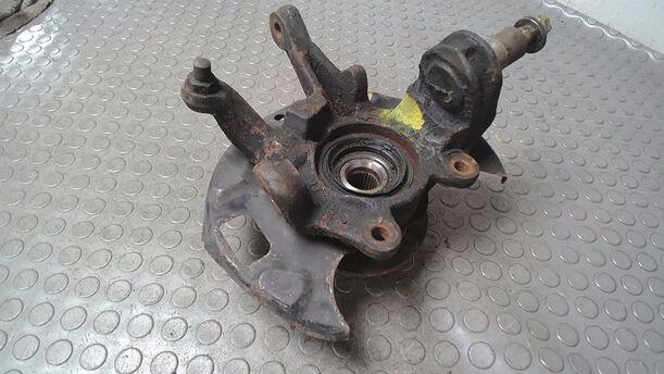 Foto: ACHSSCHENKEL VORNE LINKS eines Nissan Primera 1.6 SLX