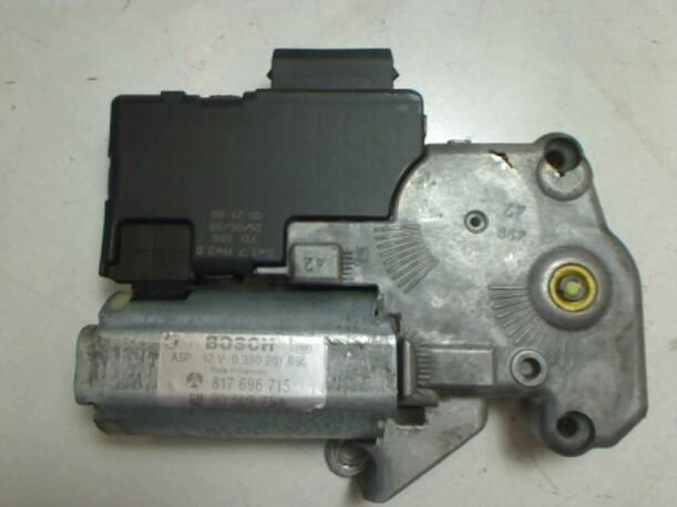 Foto: SCHIEBEDACHMOTOR eines Opel Astra 1.6 Caravan