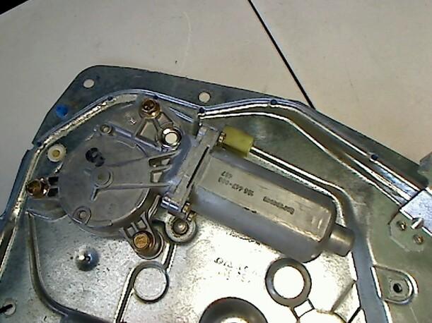 Foto: FENSTERHEBER ELEKTR. HINTEN  LINKS eines Volvo 850 2.5-10V