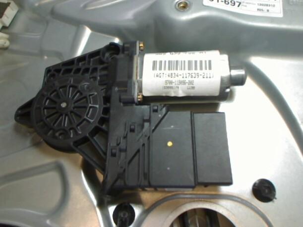 Foto: FENSTERHEBER ELEKTR. HINTEN RECHTS eines VW Passat 2.8 V6 4Motion