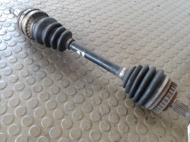 Foto: ANTRIEBSWELLE LINKS  ABS eines Opel Vectra 1.6