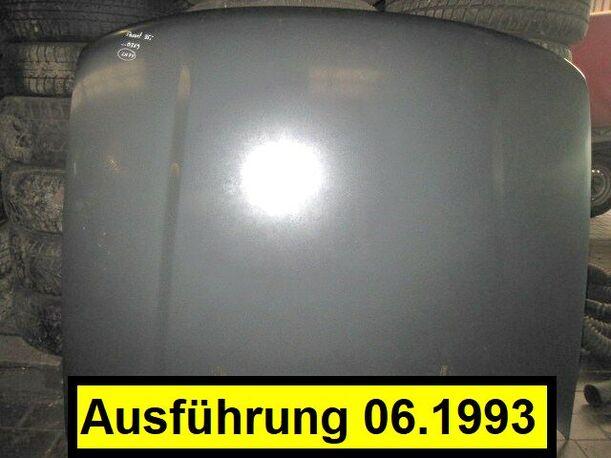Foto: MOTORHAUBE eines VW Passat Variant 1.8