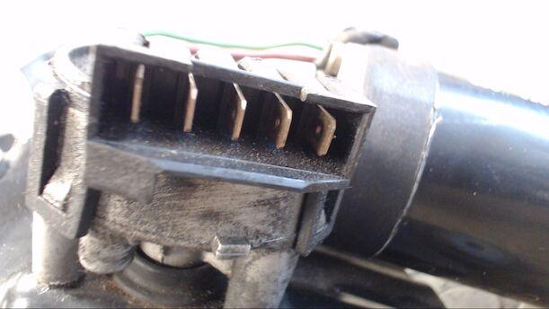 Foto: SCHEIBENWISCHERMOTOR VORN eines Mitsubishi Carisma GDI