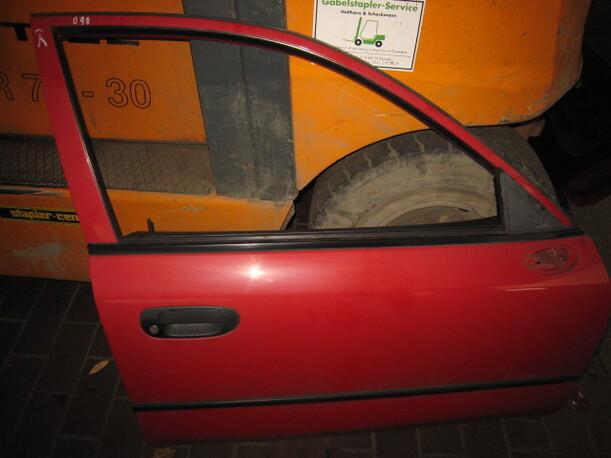 Foto: TÜR VORNE RECHTS eines Mitsubishi Carisma GDI
