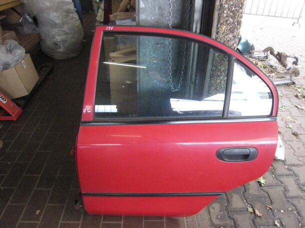 Foto: TÜR HINTEN LINKS eines Mitsubishi Carisma GDI