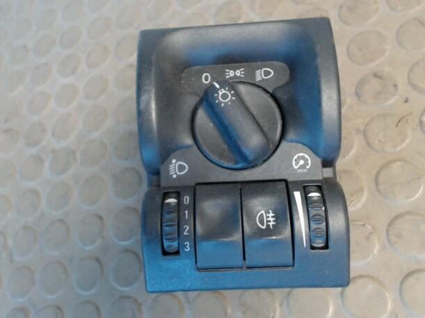 Foto: LICHTSCHALTER eines Opel Vectra 1.6 CD