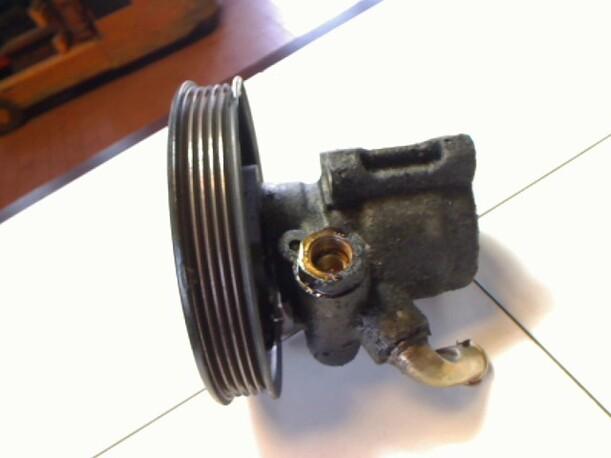 Foto: LENKGETRIEBEPUMPE eines Ford Escort Turnier