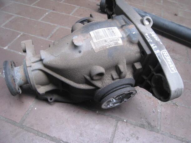 Foto: HINTERACHSGETRIEBE eines BMW 520i