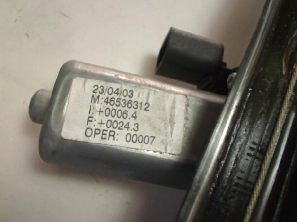 Foto: FENSTERHEBER ELEKTR. VORN LINKS (4/5-TÜRER) eines Fiat Punto 1.2 8V