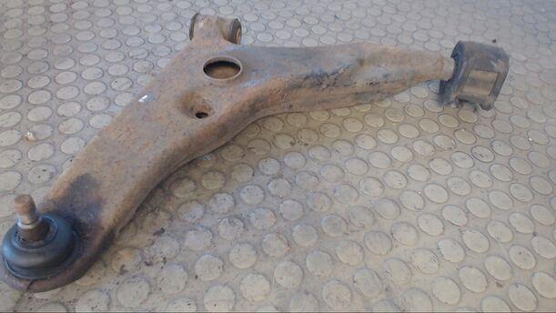 Foto: QUERLENKER VORN LINKS eines Mitsubishi Colt 1300