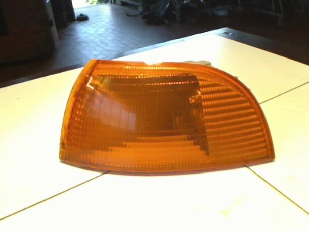 Foto: BLINKER / BLINKLEUCHTE LINKS eines Fiat Punto 55 6 Speed
