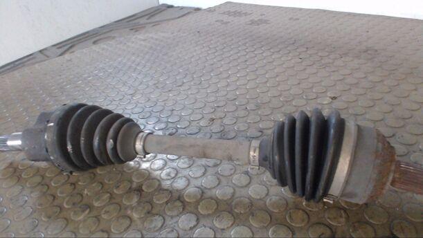 Foto: ANTRIEBSWELLE LINKS eines Ford Mondeo