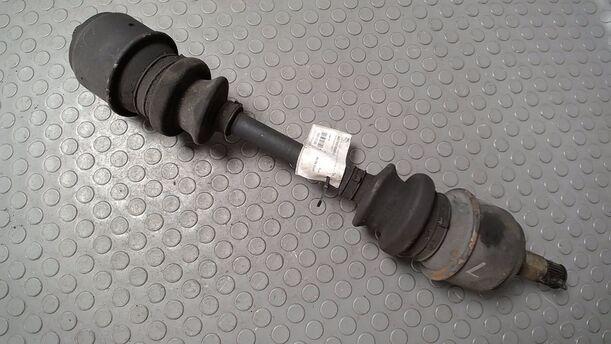 Foto: ANTRIEBSWELLE HINTEN LINKS eines MERCEDES-BENZ 200D