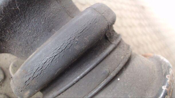 Foto: ANTRIEBSWELLE HINTEN LINKS eines MERCEDES-BENZ 200D