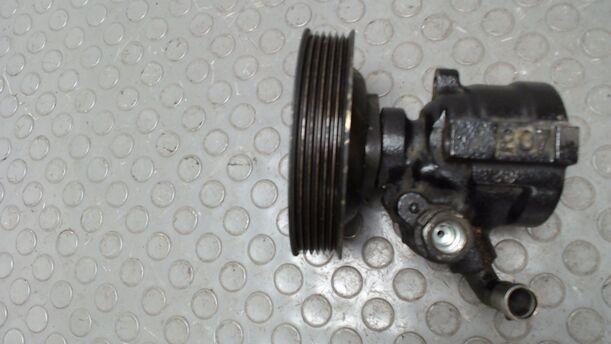 Foto: PUMPE  SERVOLENKUNG eines Fiat Multipla JTD 105