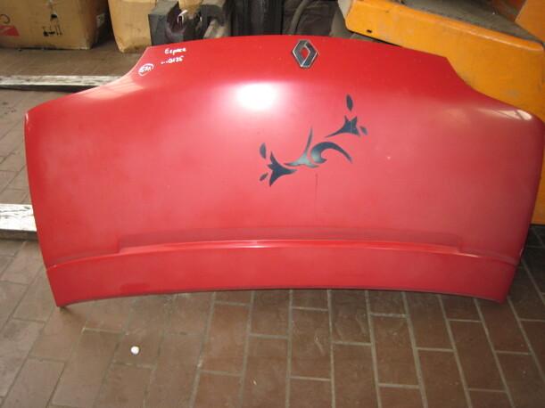 Foto: MOTORHAUBE eines Renault Espace
