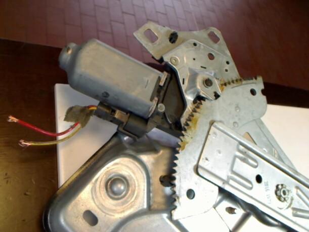 Foto: FENSTERHEBER MIT MOTOR VORN RECHTS eines Renault Laguna 1.8