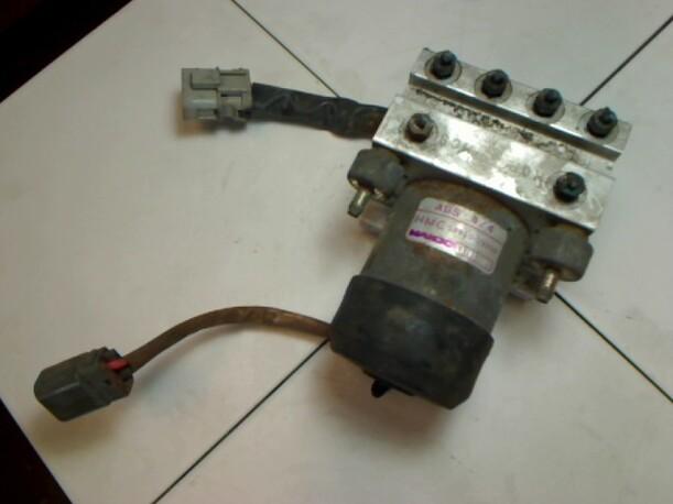 Foto: HAUPTBREMSAGGREGAT ABS eines Hyundai Coupe 2.0
