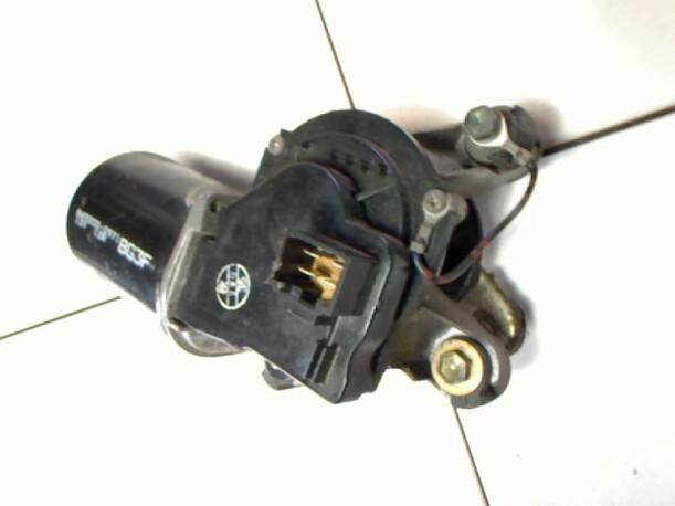 Foto: SCHEIBENWISCHERMOTOR VORN eines Mazda 323 F 1.5