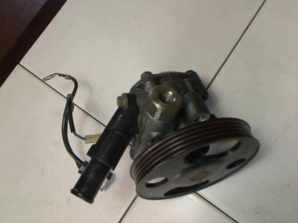Foto: LENKGETRIEBEPUMPE eines Mazda 323 F 1.5