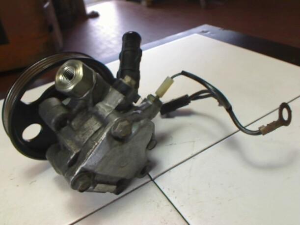 Foto: LENKGETRIEBEPUMPE eines Mazda 323 F 1.5