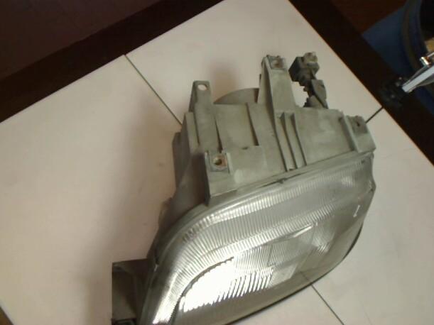 Foto: SCHEINWERFER LINKS eines Renault Clio
