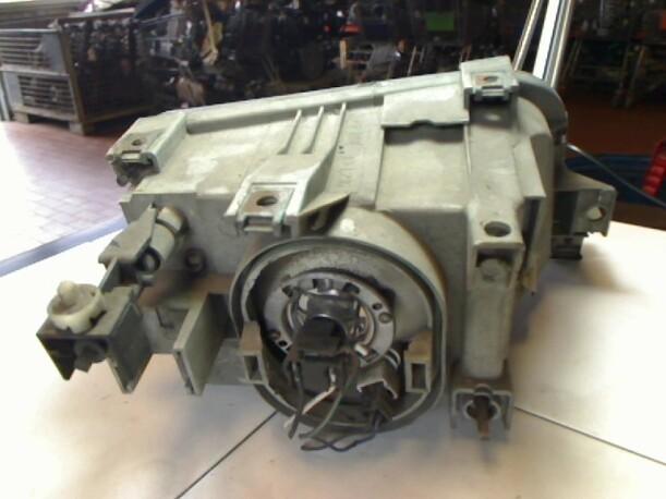 Foto: SCHEINWERFER LINKS eines Renault Clio