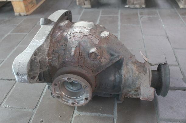 Foto: HINTERACHSGETRIEBE eines BMW 523i