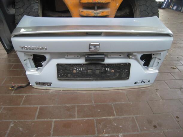 Foto: HECKKLAPPE / HECKDECKEL eines Seat Toledo 1.6