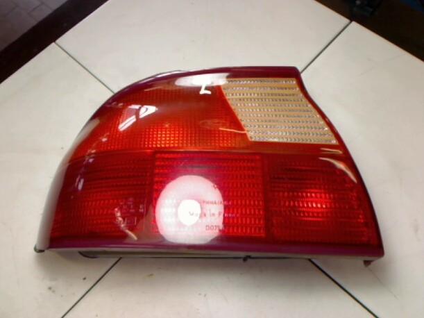 Foto: HECKLEUCHTE / RÜCKLICHT  LINKS eines Ford Mondeo