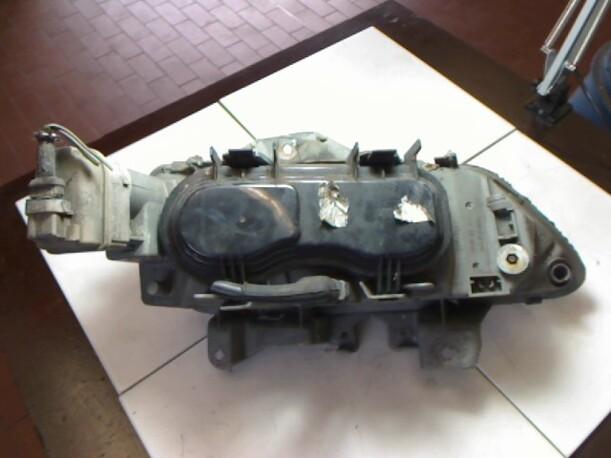 Foto: SCHEINWERFER LINKS eines Renault Laguna Grandtour 2.2 D