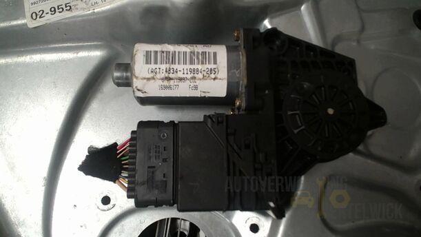 Foto: FENSTERHEBER ELEKTRISCH HINTEN LINKS eines VW Passat Variant 1.9 TDI