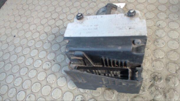 Foto: HAUPTBREMSAGGREGAT ABS eines Audi A4 Avant 2.6