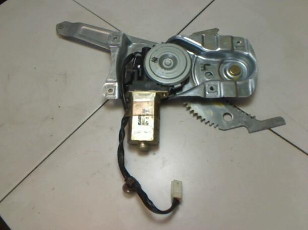 Foto: FENSTERHEBER HINTEN LINKS eines Mazda 323 F 1.6