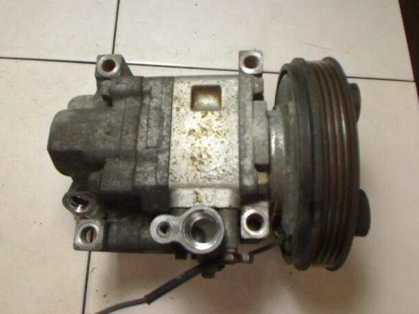 Foto: KOMPRESSOR KLIMAANLAGE eines Mazda 323 F 1.6