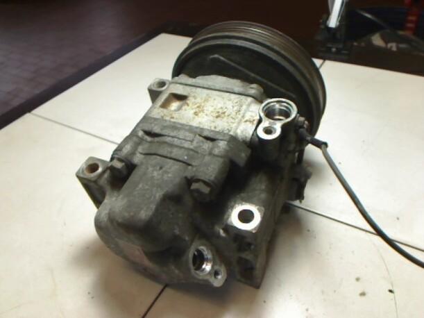 Foto: KOMPRESSOR KLIMAANLAGE eines Mazda 323 F 1.6