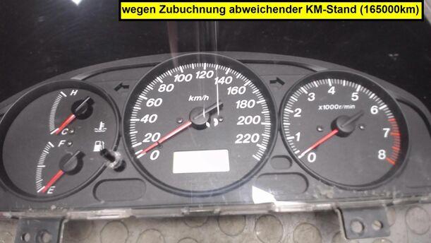 Foto: TACHOEINHEIT eines Mazda 323 F 1.6