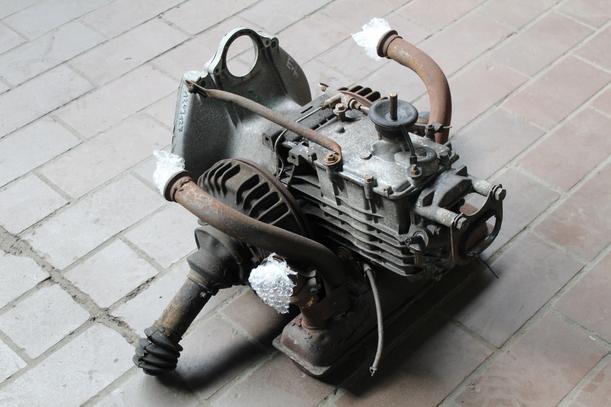 Foto: SCHALTGETRIEBE eines CITROEN 2CV 6