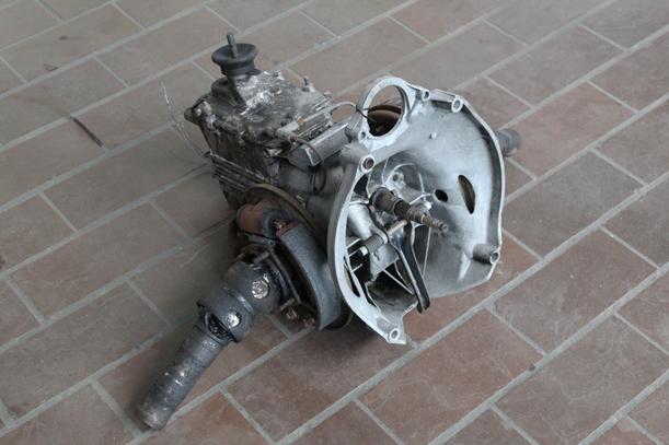 Foto: SCHALTGETRIEBE eines CITROEN 2CV 6