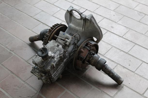 Foto: SCHALTGETRIEBE eines CITROEN 2CV 6