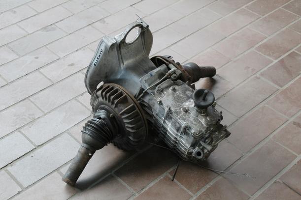 Foto: SCHALTGETRIEBE eines CITROEN 2CV 6