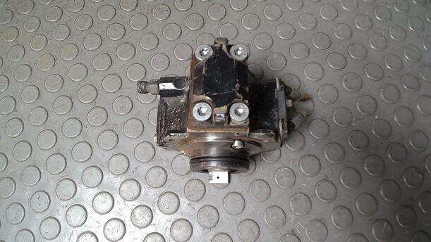 Foto: EINSPRITZPUMPE / HOCHDRUCKPUMPE eines Mercedes-Benz A 170 CDI