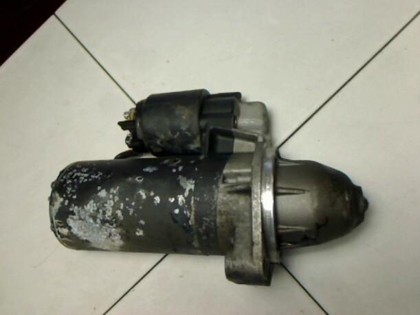 Foto: ANLASSER / STARTER BOSCH eines Mercedes-Benz 190 E 1.8