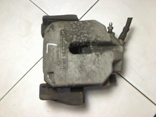 Foto: BREMSSATTEL VORN LINKS eines BMW 520i