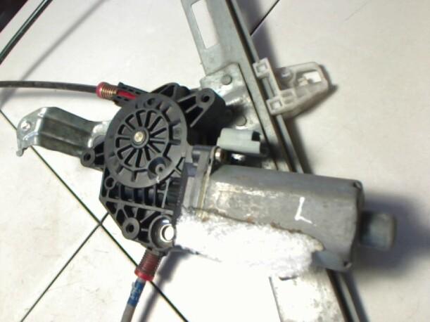 Foto: FENSTERHEBER ELEKTR. VORN LINKS (2/3-TÜRER) eines Peugeot 206 HDi 90