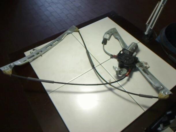 Foto: FENSTERHEBER ELEKTR. VORN RECHTS (2/3-TÜRER) eines Peugeot 206 HDi 90