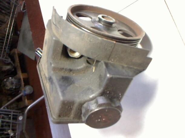 Foto: LENKGETRIEBEPUMPE eines Peugeot 206 HDi 90