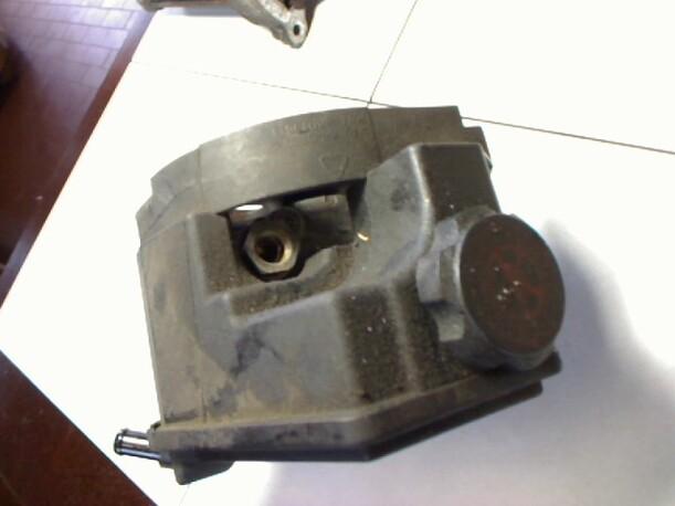 Foto: LENKGETRIEBEPUMPE eines Peugeot 206 HDi 90