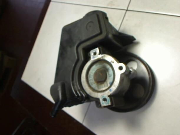 Foto: LENKGETRIEBEPUMPE eines Peugeot 206 HDi 90