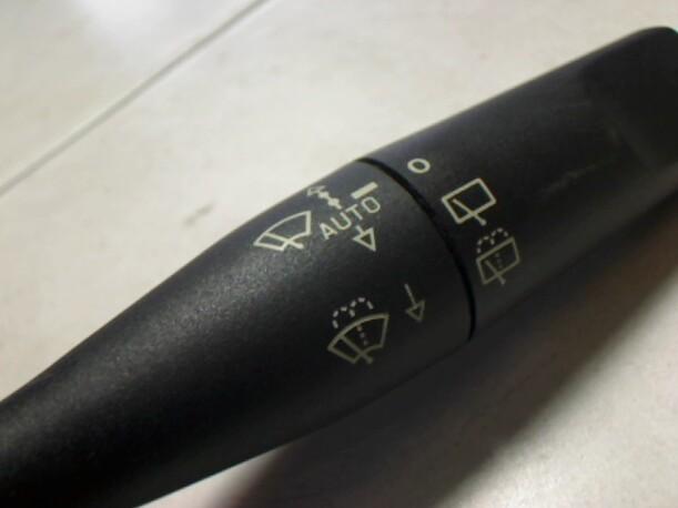 Foto: SCHEIBENWISCHERSCHALTER eines Peugeot 206 HDi 90